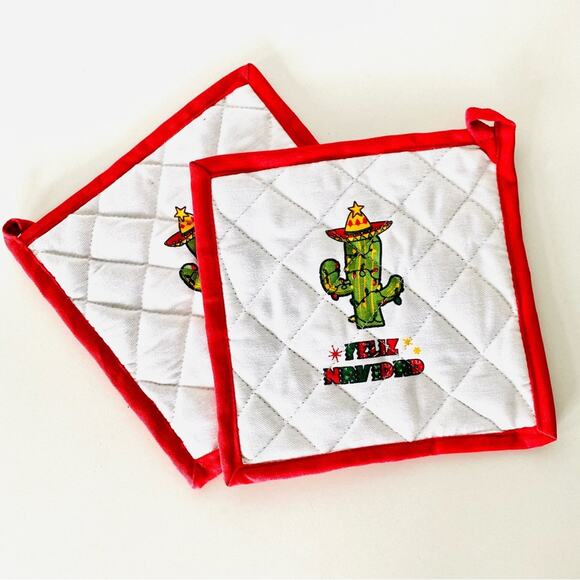 NEW ANTHROPOLOGIE Red White Feliz Navidad Cactus Christmas Holiday Pot Holders 2 - Picture 1 of 5